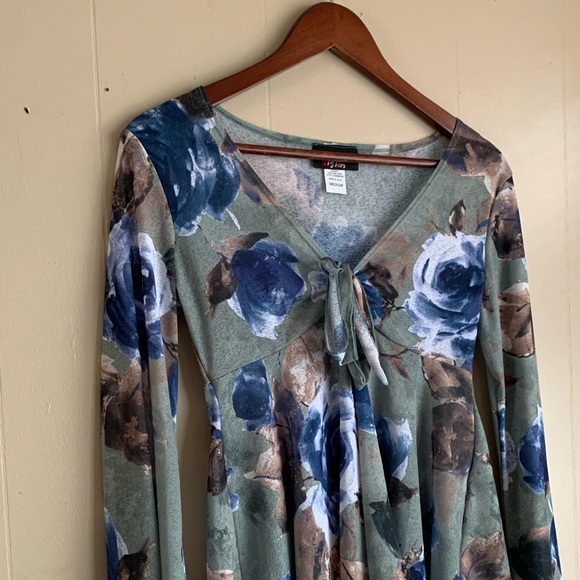 Medium Vision long sleeved floral blouse - Picture 3 of 4